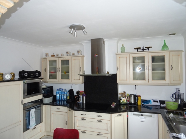 cuisine-meuble-gaz four-evier-frigo-discountimmobilier-weppes-habitat-