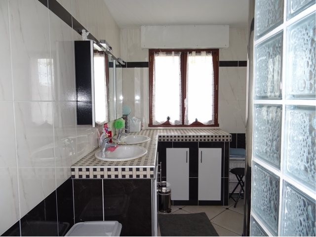 salle de bain-campagne-parking-agenceimmobiliere-nord pas de calais-