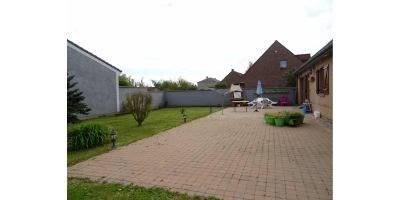 jardin-cloture-gazon-arbres-electricite-salon-ecole-centre ville-intermarche